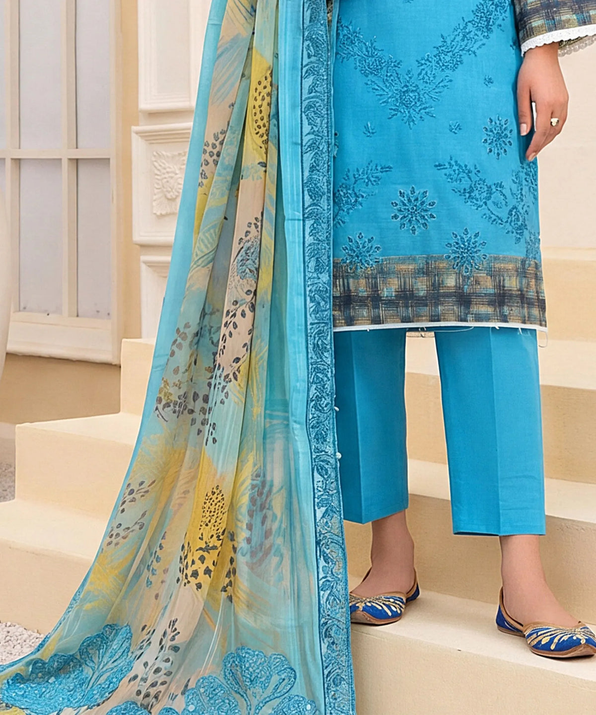 Blue Unstitched 3PC Suit Dupatta Pattern